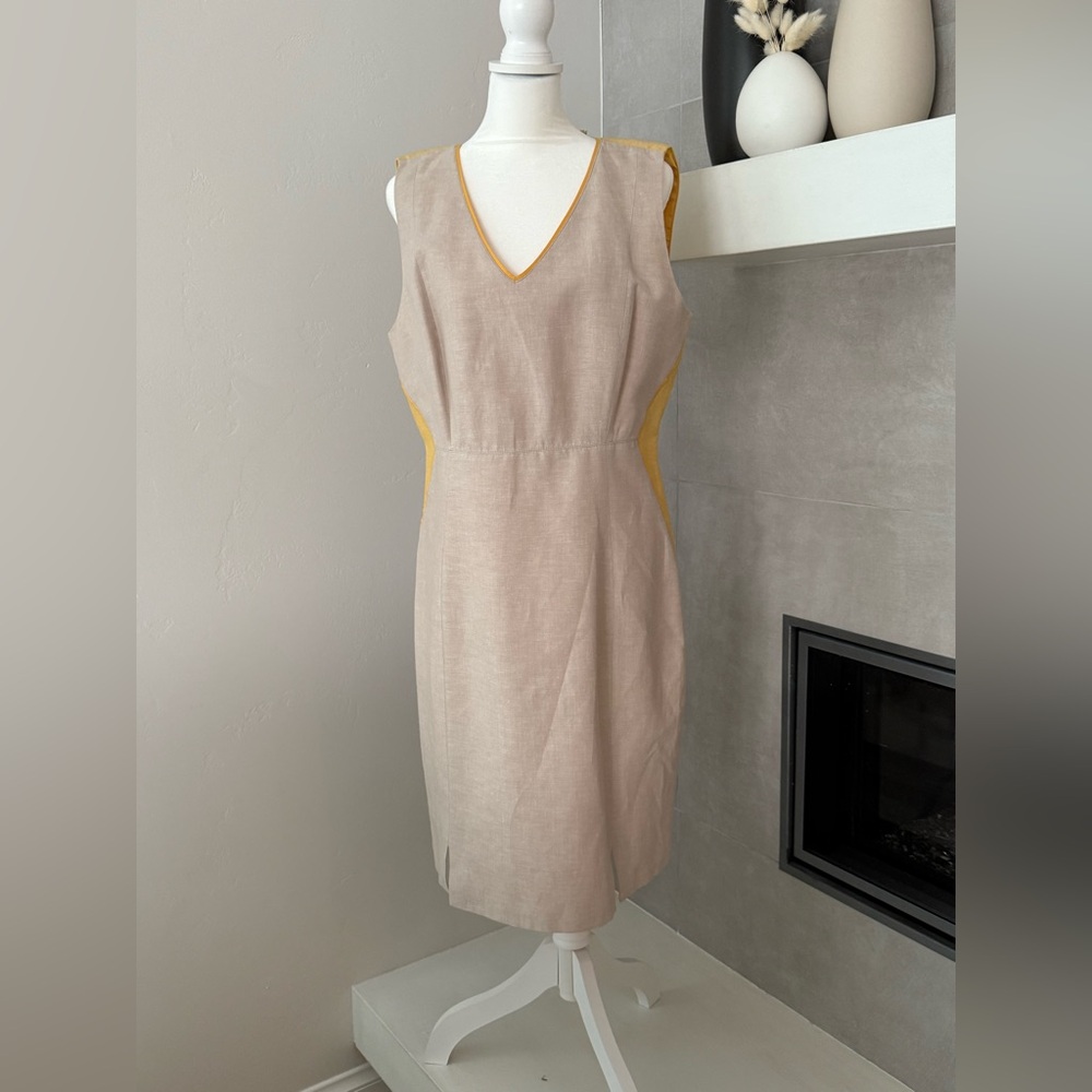 T Tahari Women's sleeveless linen dress.